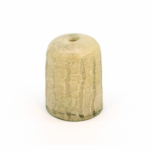 Rakubrændt vase med sandfarvet glasur