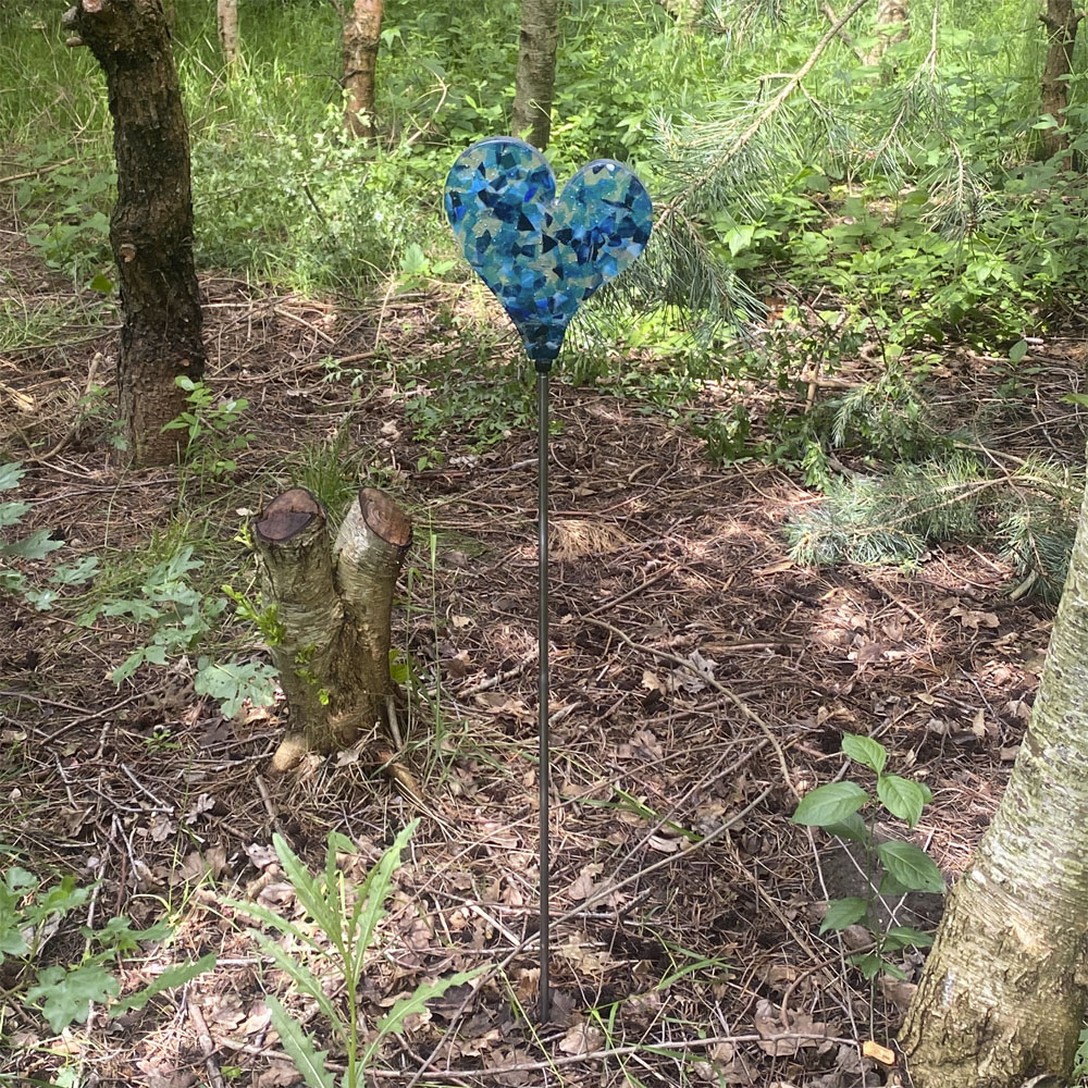 Bettina Vahle - blue heart in shades. ø: 20 cm
