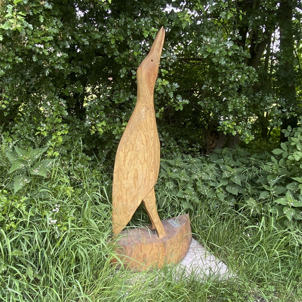 Venter på at lette. Skulptur af Ole Melin-Nielsen (B*H: 65 * 165 cm)
